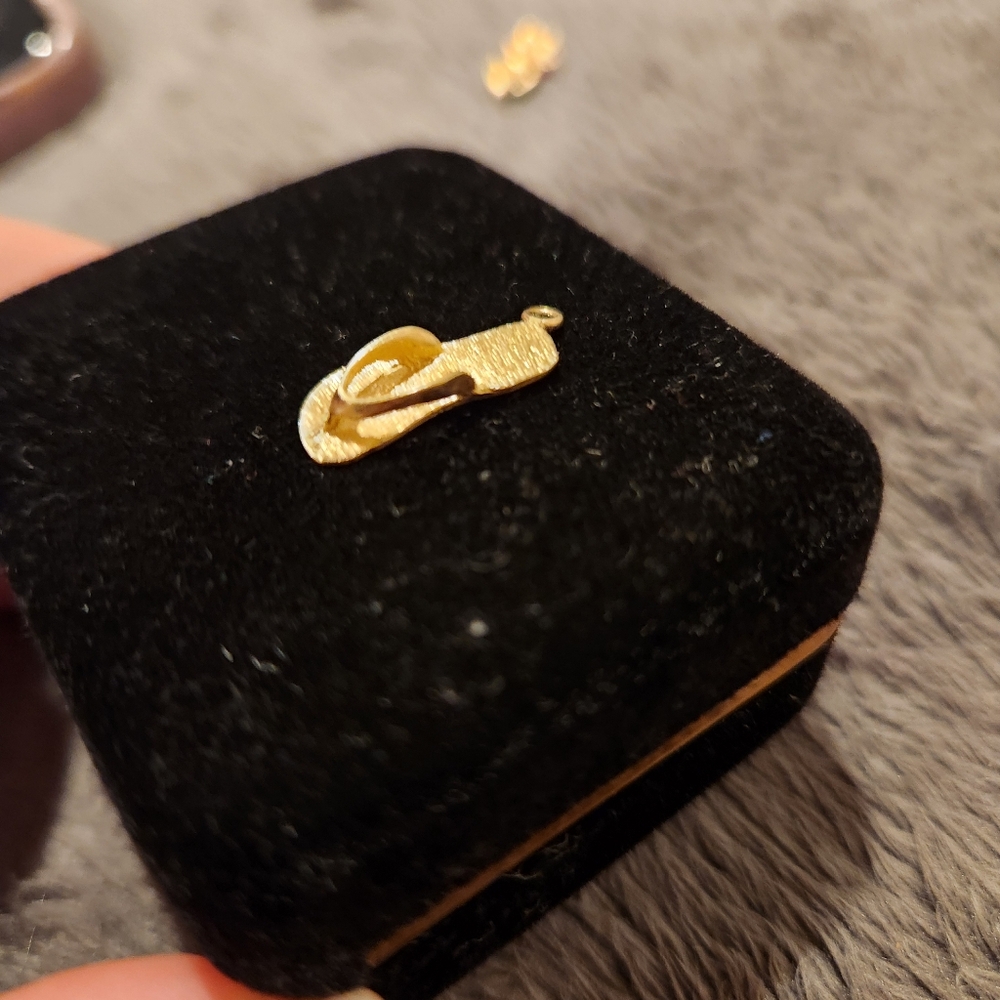 14kt Gold Flip Flop charm
